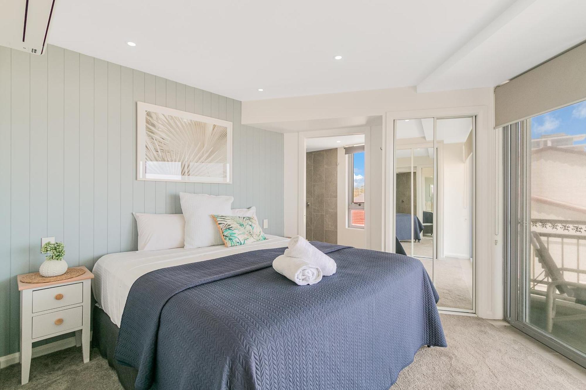 Oceanside Resort - Absolute Beachfront Apartments Gold Coast Exterior photo