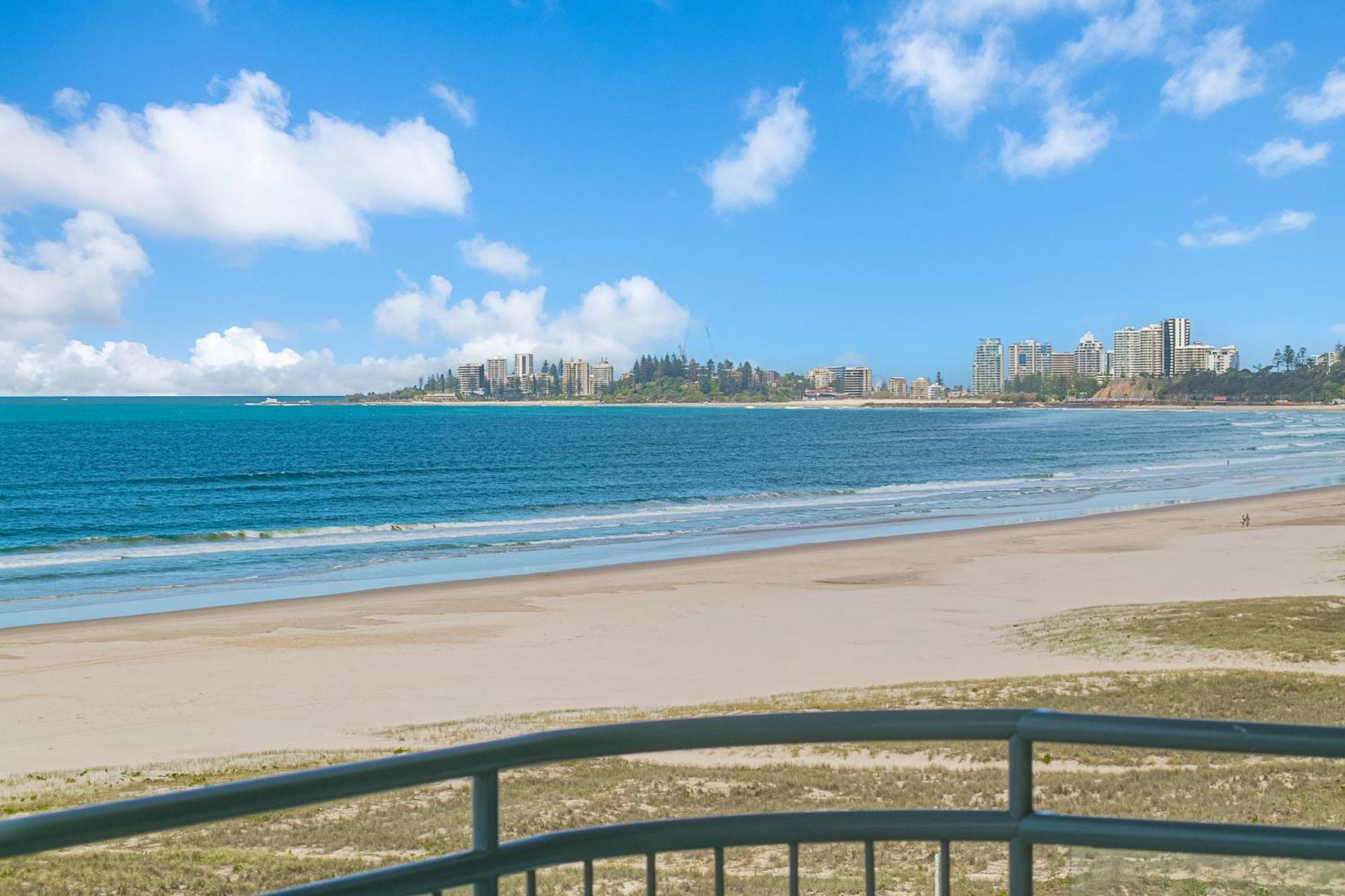 Oceanside Resort - Absolute Beachfront Apartments Gold Coast Exterior photo