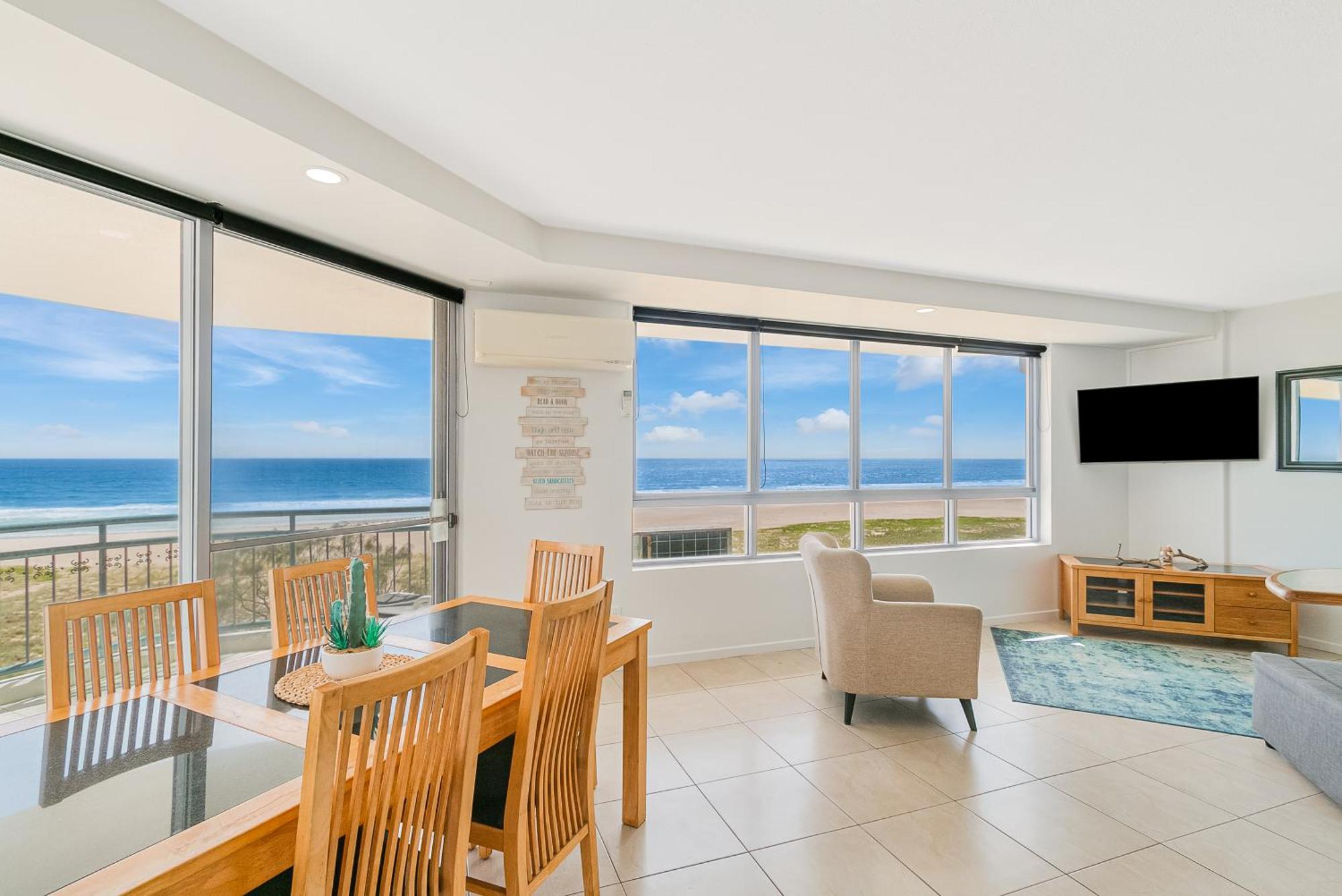 Oceanside Resort - Absolute Beachfront Apartments Gold Coast Exterior photo