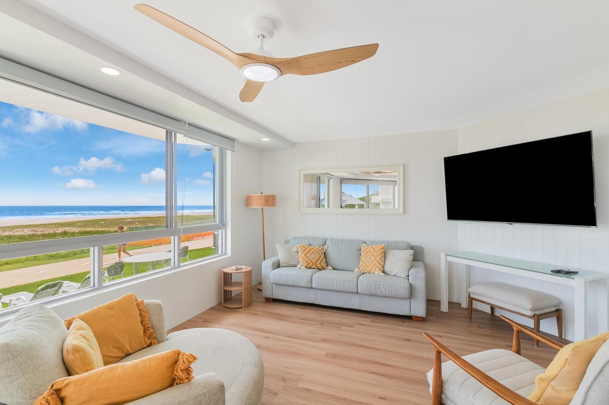 Oceanside Resort - Absolute Beachfront Apartments Gold Coast Exterior photo