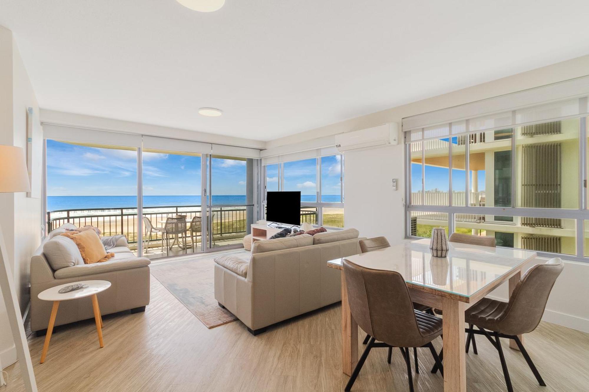 Oceanside Resort - Absolute Beachfront Apartments Gold Coast Exterior photo