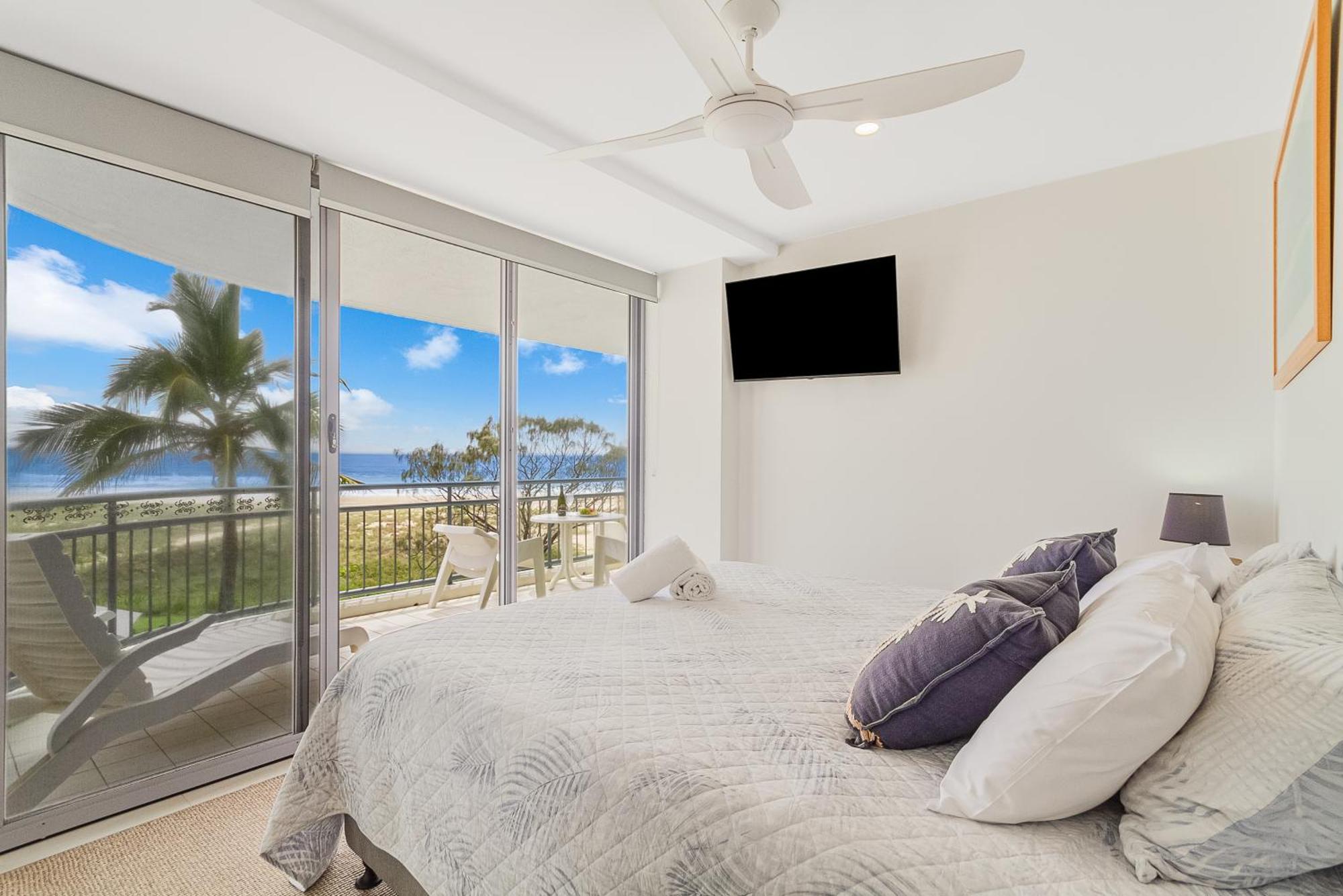 Oceanside Resort - Absolute Beachfront Apartments Gold Coast Exterior photo
