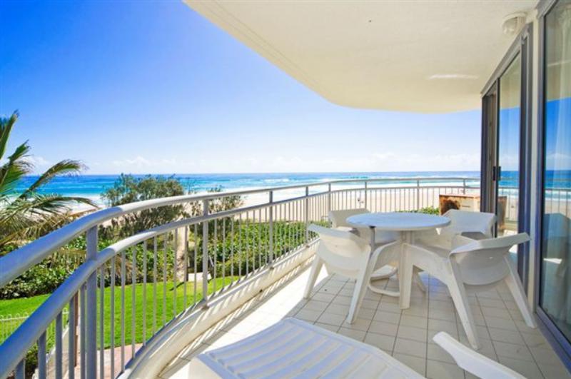 Oceanside Resort - Absolute Beachfront Apartments Gold Coast Exterior photo