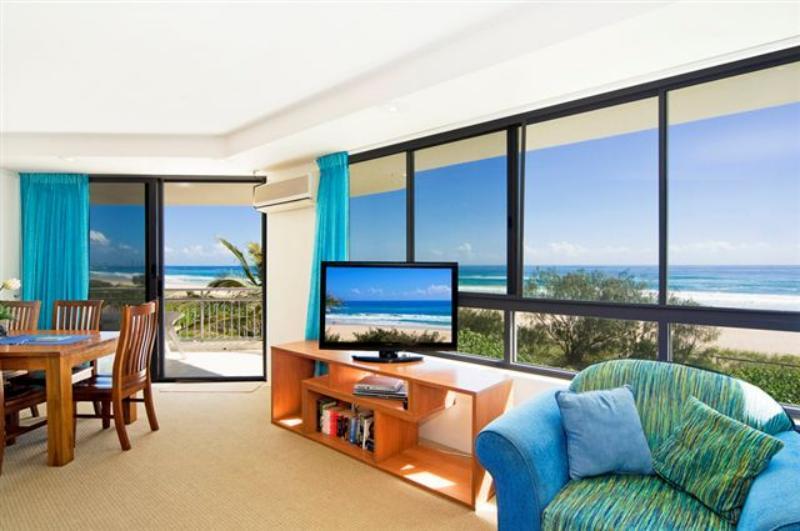 Oceanside Resort - Absolute Beachfront Apartments Gold Coast Exterior photo