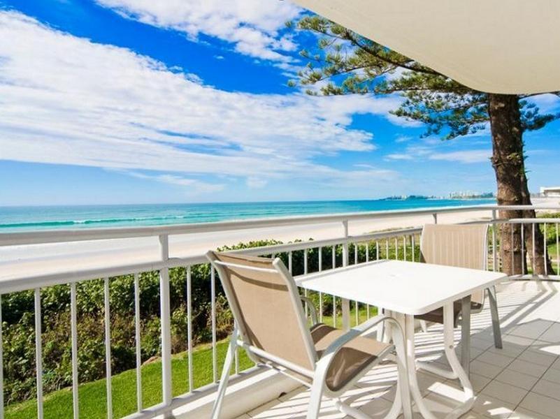 Oceanside Resort - Absolute Beachfront Apartments Gold Coast Exterior photo
