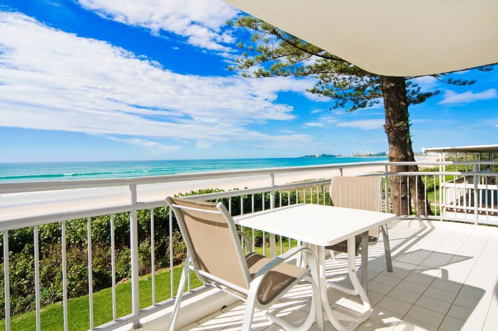 Oceanside Resort - Absolute Beachfront Apartments Gold Coast Exterior photo