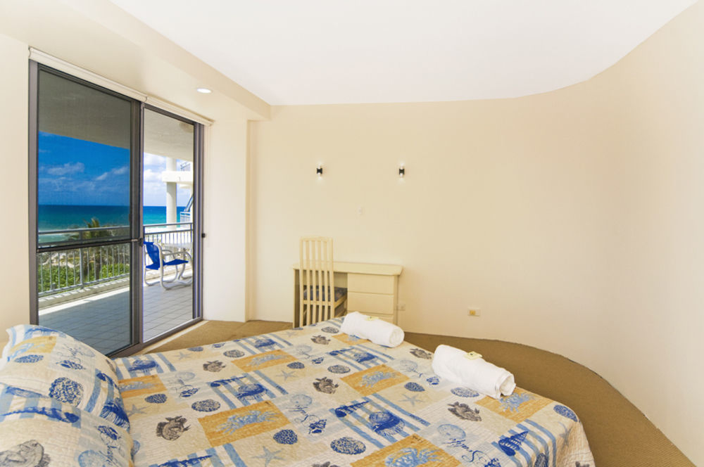 Oceanside Resort - Absolute Beachfront Apartments Gold Coast Exterior photo