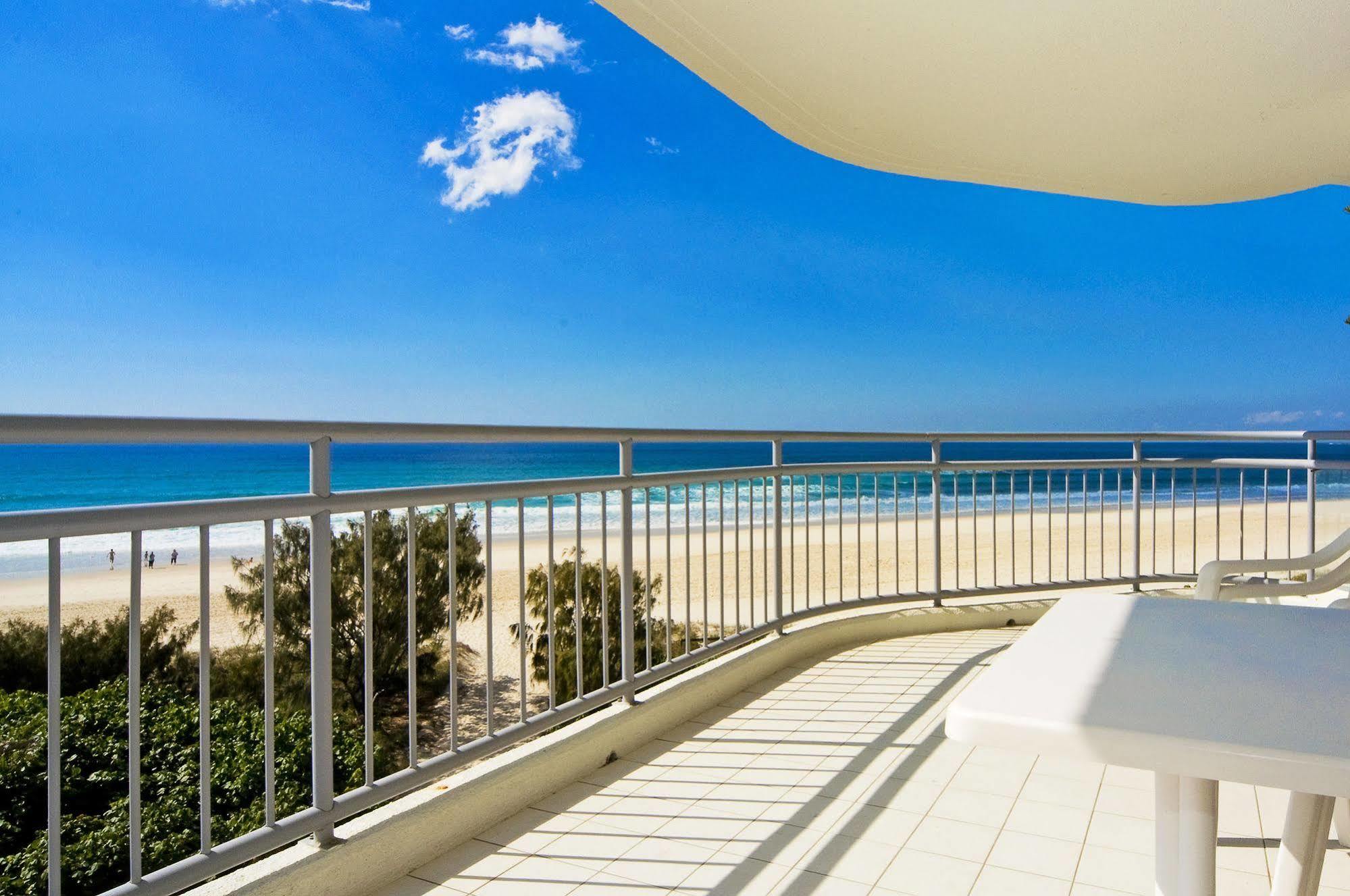 Oceanside Resort - Absolute Beachfront Apartments Gold Coast Exterior photo