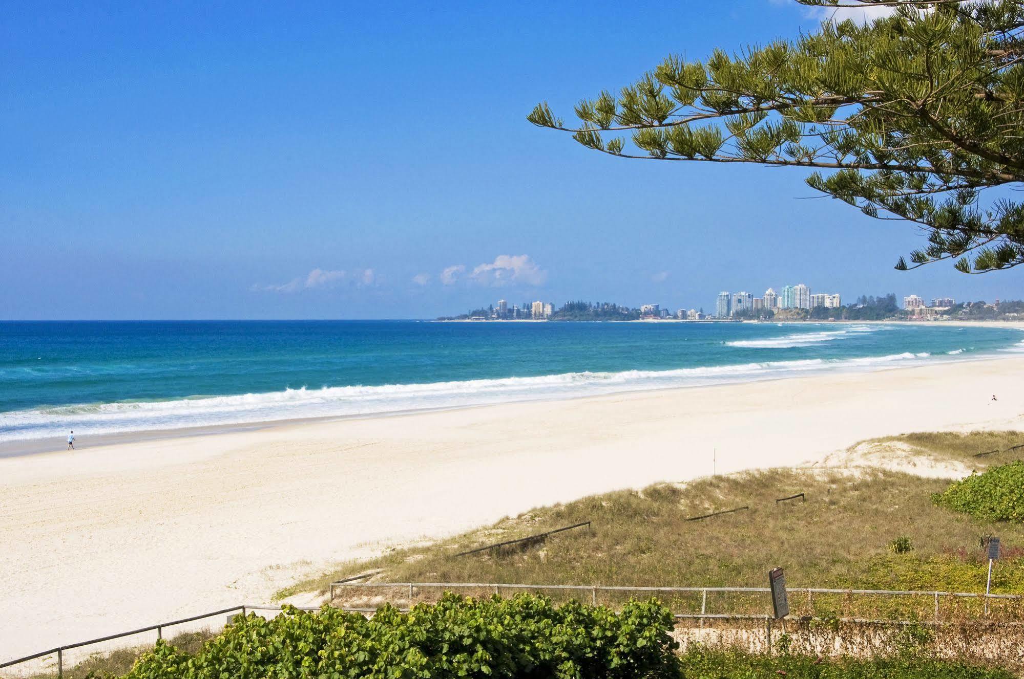 Oceanside Resort - Absolute Beachfront Apartments Gold Coast Exterior photo